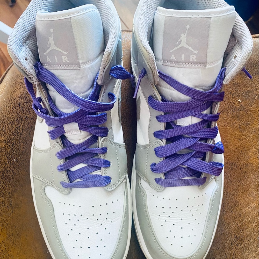 Air Jordan 1 Mid ‘Wolf Grey Aluminum”